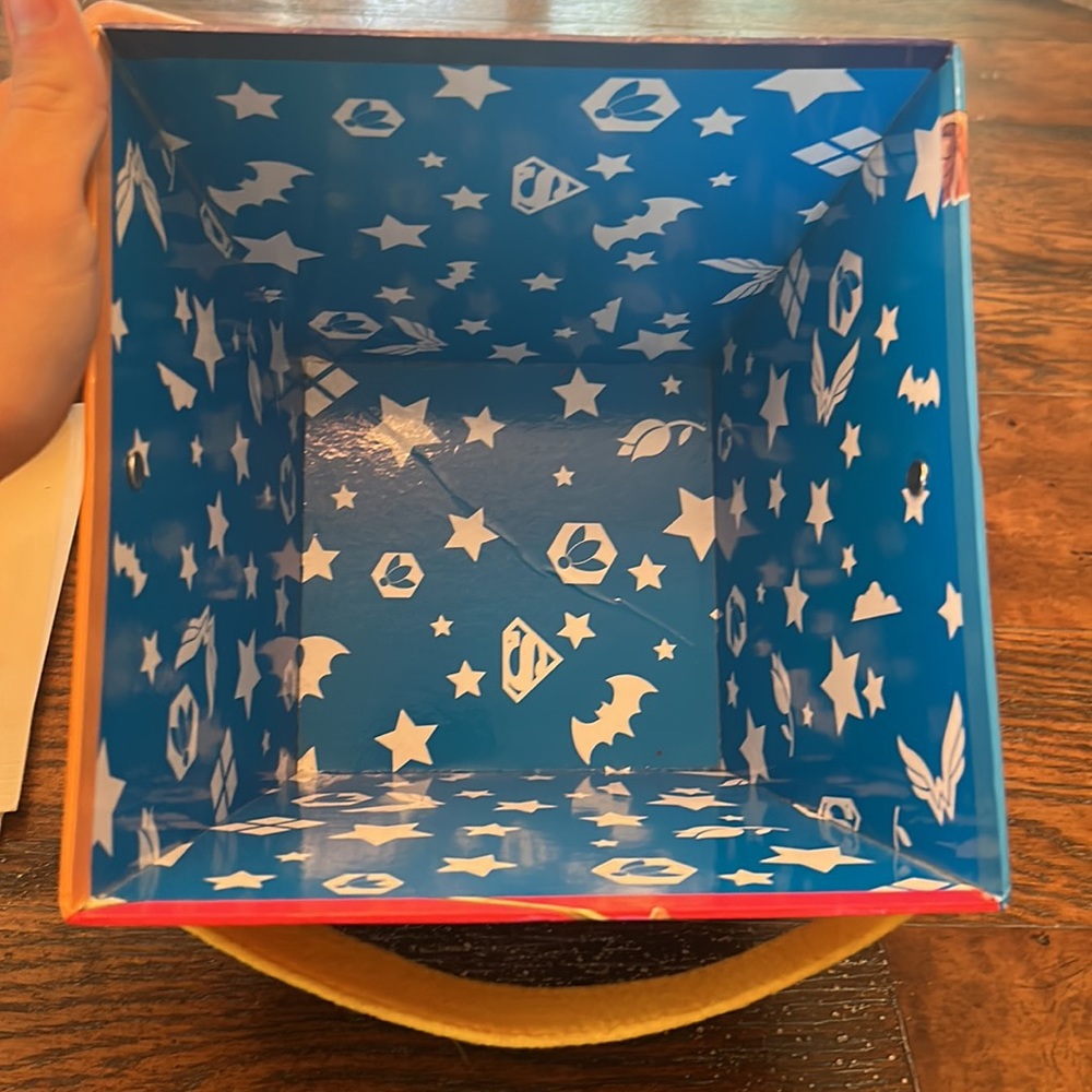 DC Superhero Girls Multifunctional Tote Bucket With Handle - Picture 5 of 8